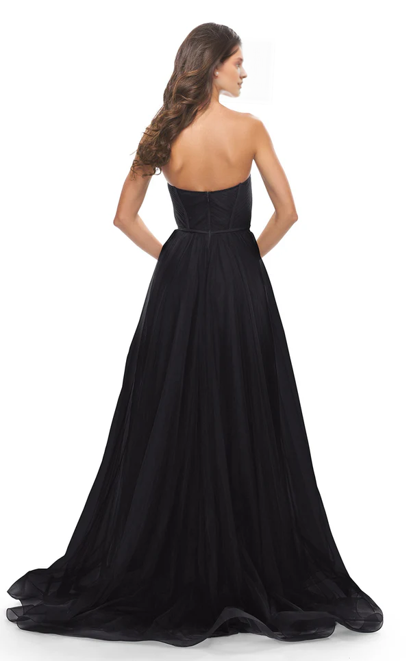 Abito da ballo lungo fino al pavimento, corsetto aderente senza spalline trasparente con colletto a forma di cuore, spacchi laterali